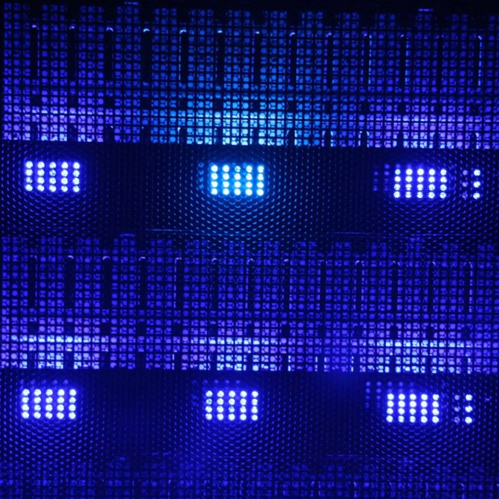 le cloud computing désigne l'utilisation de ressources informatiques via internet pour stocker des données, exécuter des applications et héberger des services, offrant ainsi une flexibilité et une scalabilité accrues.