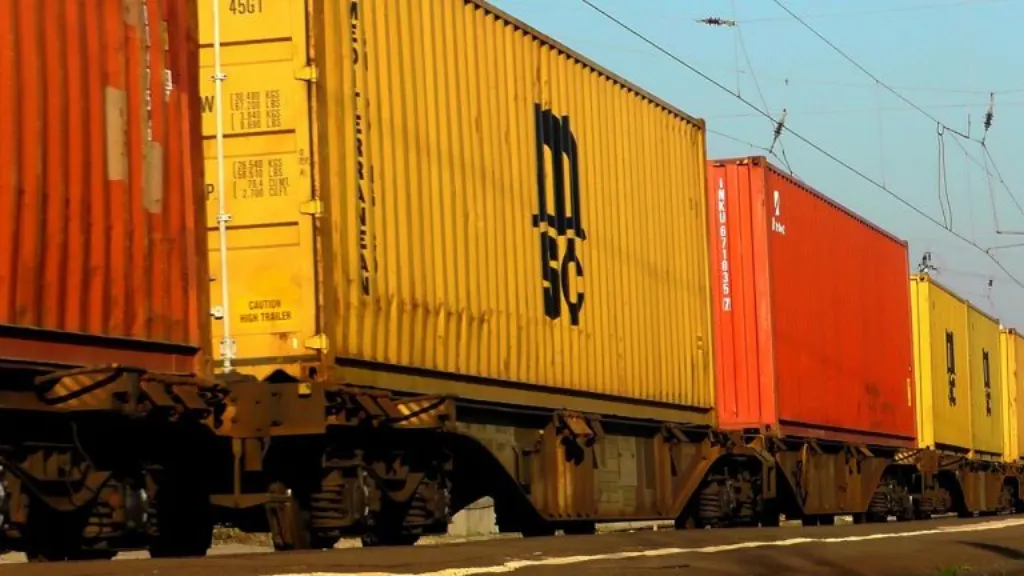 découvrez fedex freight, votre solution de transport de fret fiable et efficace pour des livraisons à travers le monde. bénéficiez de services personnalisés, d'un suivi en temps réel et d'une expertise logistique inégalée pour optimiser votre chaîne d'approvisionnement.
