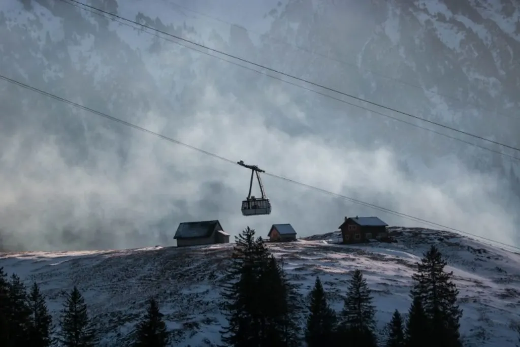découvrez les implications et les enjeux de la grève des patrouilleurs de ski. analyse des revendications, impacts sur les stations de ski et témoignages des acteurs concernés.