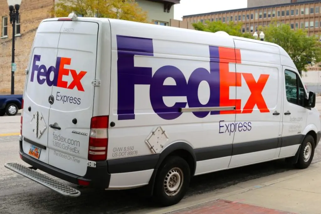 découvrez les services de livraison rapide et fiables de fedex, votre partenaire logistique mondial pour l'expédition de colis, la gestion de chaînes d'approvisionnement et bien plus. simplifiez vos envois avec des solutions adaptées à vos besoins.