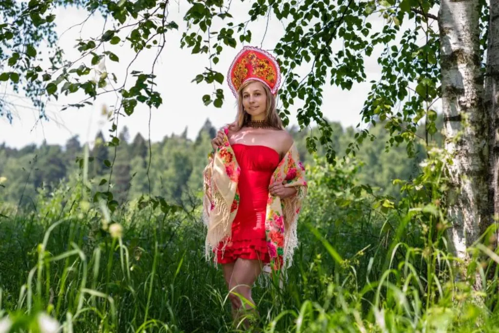 découvrez l'univers fascinant de la culture russe, de son histoire riche à sa délicieuse cuisine, en passant par ses traditions uniques et son patrimoine artistique. plongez dans les merveilles de la russie et laissez-vous inspirer par ses paysages époustouflants et son dynamisme culturel.
