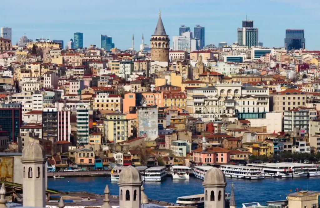 découvrez tout sur la turquie, un pays riche en histoire, culture et paysages magnifiques. explorez ses traditions, sa cuisine variée et ses sites emblématiques comme istanbul, la cappadoce et les plages de la méditerranée.