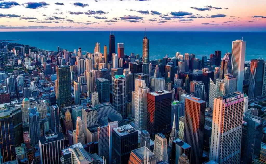 découvrez le michigan, un état fascinant des états-unis connu pour ses paysages époustouflants, ses grands lacs, et ses villes dynamiques comme detroit et ann arbor. explorez la culture, l'histoire, et les activités de plein air que cette région unique a à offrir.
