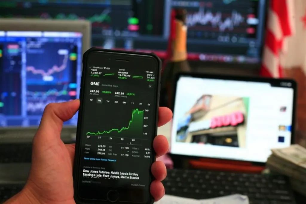 découvrez comment les rachats d'actions peuvent influencer le marché et la stratégie des entreprises, ainsi que leurs impacts sur les investisseurs et l'économie.