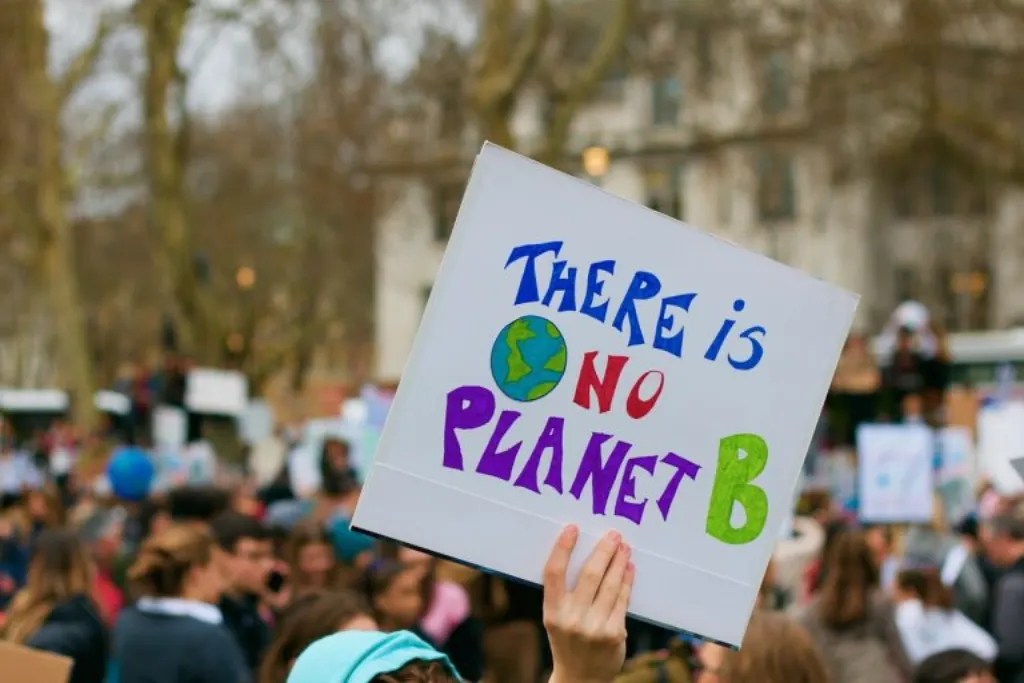 découvrez les manifestations pour le climat, un mouvement mondial mobilisant des millions de personnes pour exiger des actions urgentes contre le changement climatique. rejoignez-nous pour un avenir durable et engagez-vous dans la lutte pour la préservation de notre planète.