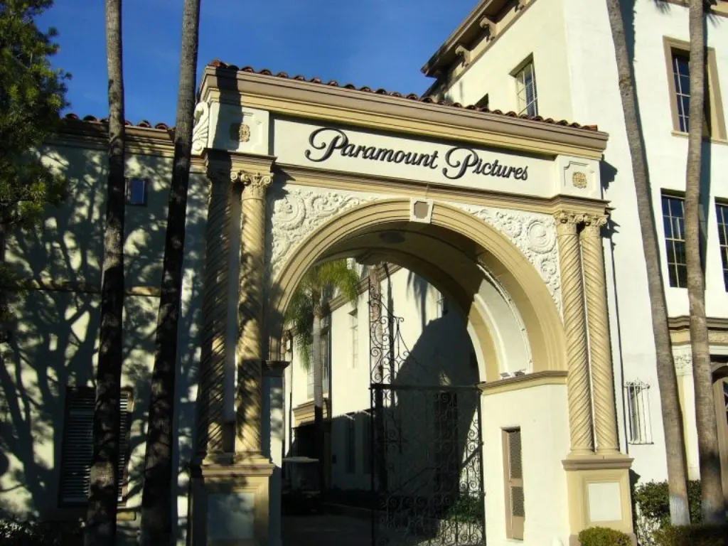 découvrez l'univers fascinant de paramount, le géant du cinéma et de la télévision, qui a marqué l'histoire du divertissement avec ses films emblématiques et ses séries incontournables. plongez dans l'innovation et la créativité qui font de paramount une référence mondiale.