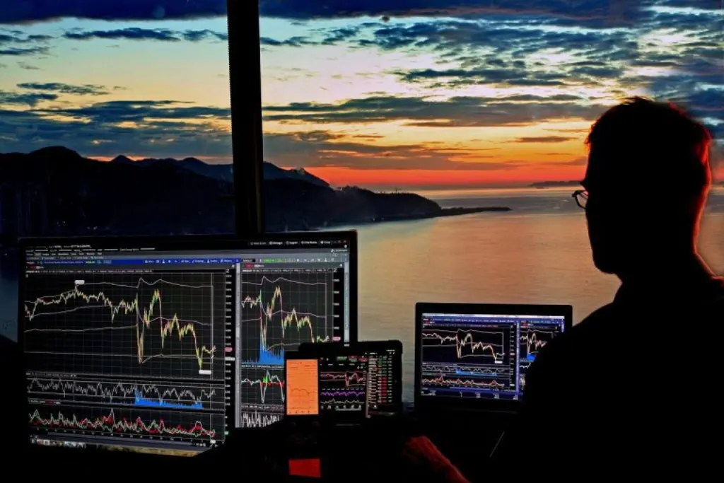 découvrez comment les rachats d'actions, ou stock buybacks, influencent la performance des entreprises et le marché boursier. apprenez les avantages, les inconvénients et les impacts de cette stratégie financière sur les investisseurs et l'économie.