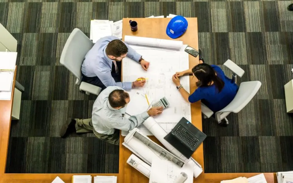 découvrez l'univers du travail moderne avec notre guide sur les environnements de bureau. explorez les tendances, les conseils et les meilleures pratiques pour optimiser votre espace de travail et améliorer la productivité.