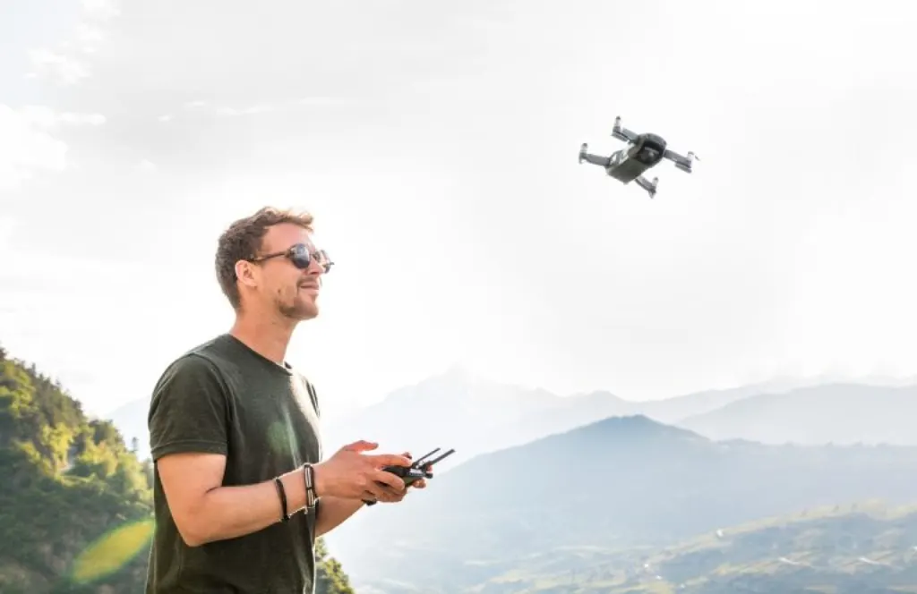 découvrez tout ce qu’il faut savoir sur les drones : actualités, conseils d’utilisation, comparatifs, innovations technologiques et réglementation pour passionnés et professionnels.