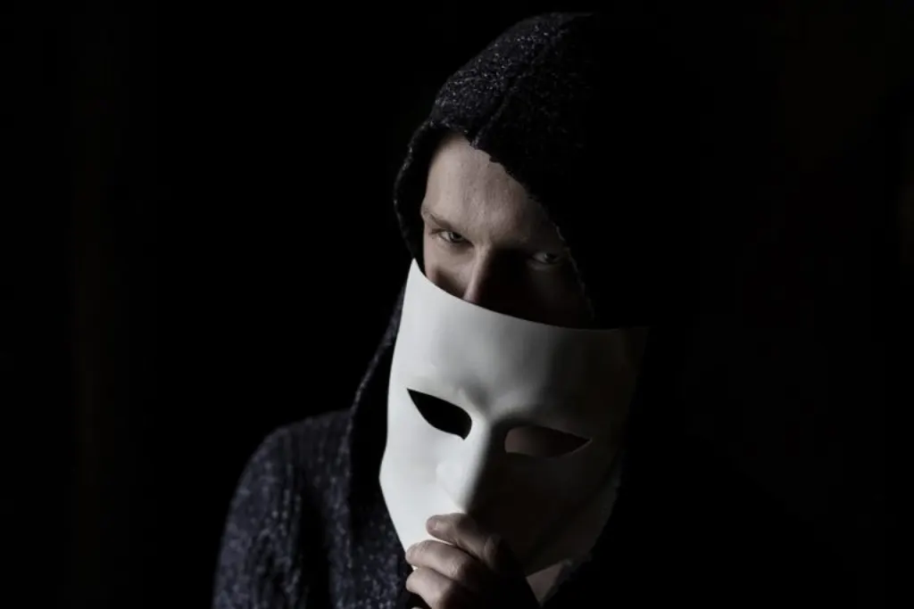 découvrez tout ce qu'il faut savoir sur la fraude : définitions, types courants, conséquences et conseils pour se protéger efficacement contre les pratiques frauduleuses.