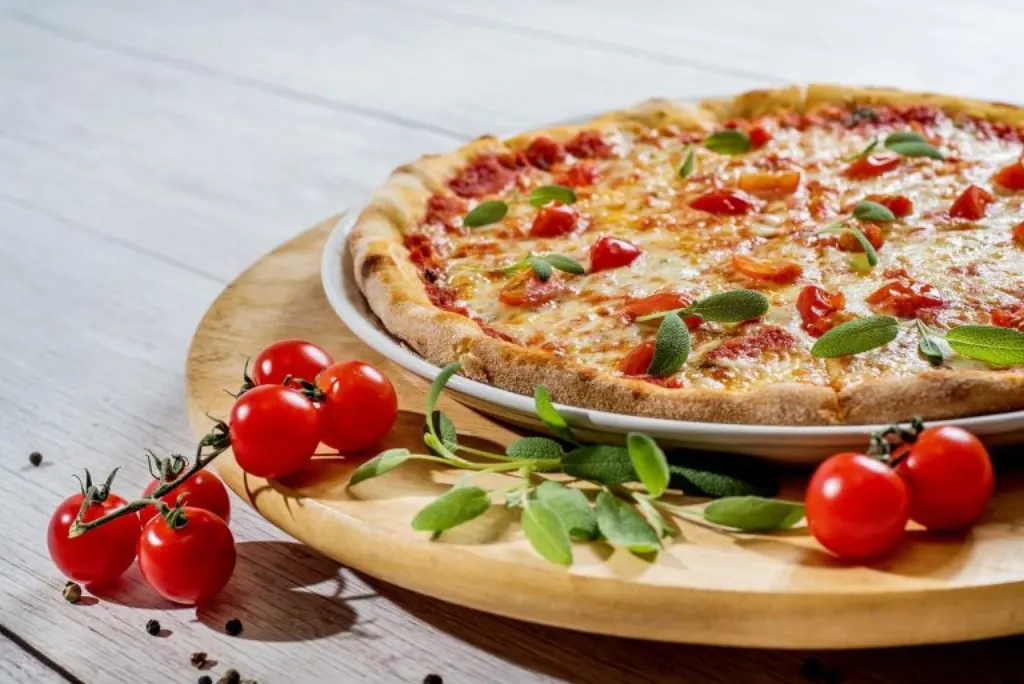 découvrez l'incroyable pizza, une explosion de saveurs au cœur de votre assiette. savourez des ingrédients frais et de qualité, préparés avec passion pour une expérience culinaire inoubliable. un voyage gustatif qui ravira les amateurs de pizza !