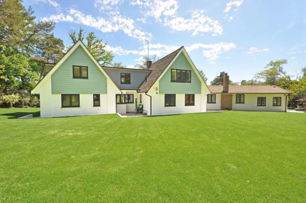 découvrez tout sur les maisons typiques de la nouvelle-angleterre : caractéristiques architecturales, histoire, inspirations déco et conseils pour adopter leur charme intemporel.