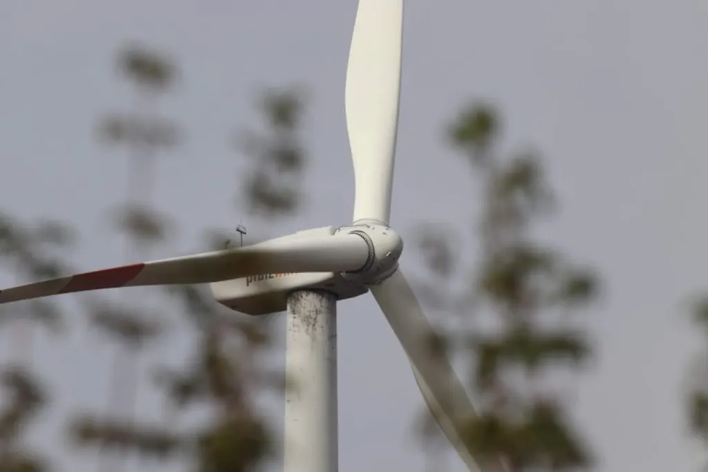 découvrez tout ce qu’il faut savoir sur les pales d’éoliennes : leur rôle, leur fabrication, les matériaux utilisés et leur impact sur la production d’énergie renouvelable.
