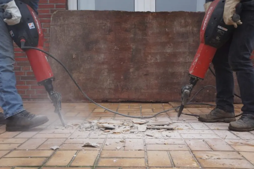 découvrez tout ce qu’il faut savoir sur la démolition : techniques, réglementation, sécurité, et conseils pour réussir vos projets de démolition de bâtiments, maisons ou structures industrielles.