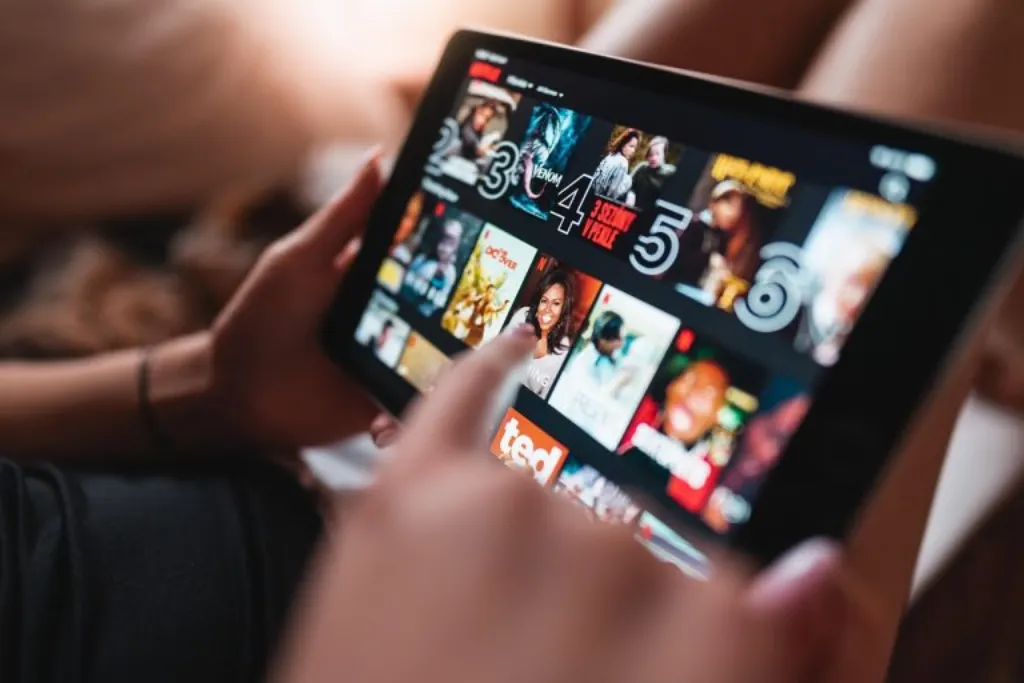 découvrez netflix, la plateforme de streaming incontournable pour regarder des films, séries, documentaires et programmes originaux en illimité et sans publicité. profitez d'un large catalogue pour tous les goûts, disponible sur tous vos appareils.