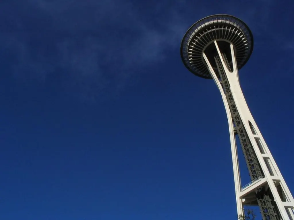 découvrez seattle, une ville dynamique du nord-ouest des états-unis, célèbre pour son innovation technologique, sa scène musicale grunge, ses paysages spectaculaires entre océan et montagnes, et ses sites emblématiques comme la space needle.