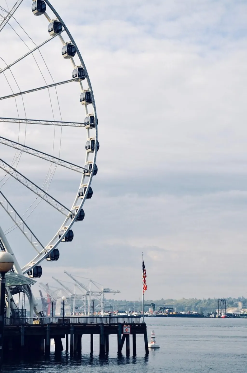 découvrez seattle, ville dynamique du nord-ouest des états-unis, célèbre pour sa space needle, sa scène musicale vibrante, ses quartiers animés et ses paysages entre mer et montagnes. idéale pour les amateurs de culture, de nature et de gastronomie.
