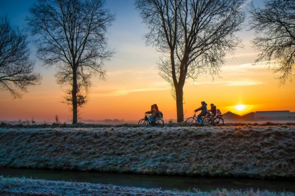 découvrez tout ce qu’il faut savoir sur le cycling : conseils, actualités, équipements, bienfaits pour la santé et itinéraires pour pratiquer le vélo, que vous soyez débutant ou expérimenté.