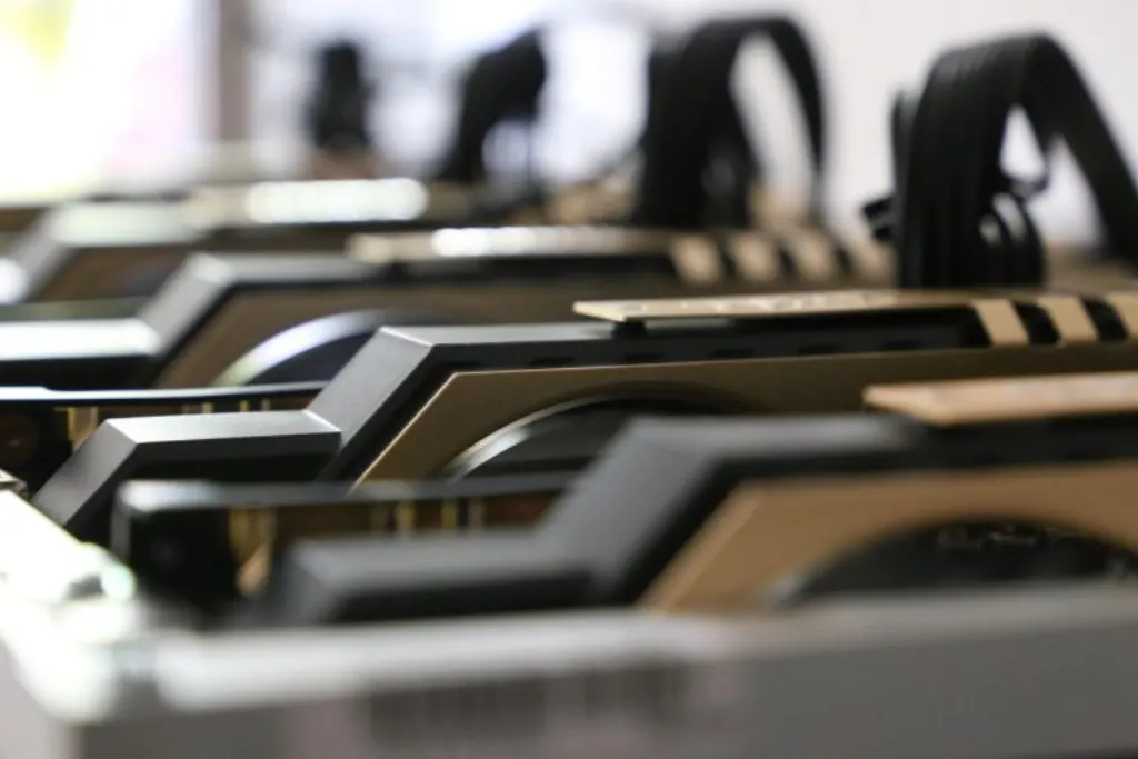 découvrez le parcours, les innovations et les visions du pdg de nvidia, leader mondial des technologies graphiques et de l'intelligence artificielle.