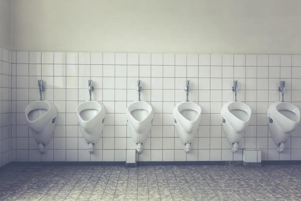 découvrez les informations essentielles sur la faillite d'une entreprise de location de toilettes mobiles et les impacts pour les clients et partenaires.