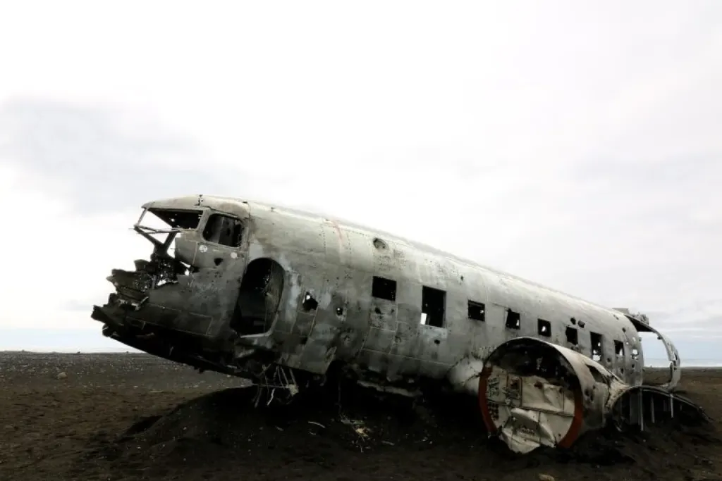 informations et analyses détaillées sur les crashs d'avion, leurs causes, conséquences et mesures de sécurité aérienne.