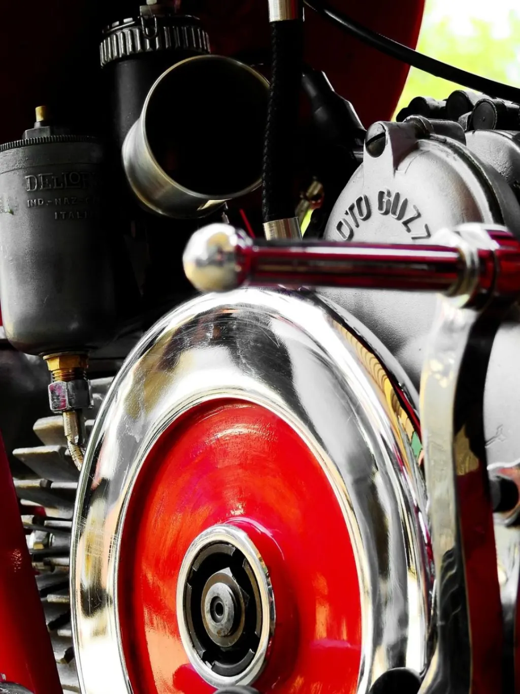 découvrez tout sur les moteurs à combustion interne : leur fonctionnement, leurs types, avantages et applications dans divers secteurs industriels et automobiles.