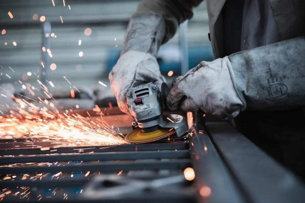 découvrez les innovations et opportunités de la fabrication en espace, une industrie qui révolutionne la production grâce aux conditions uniques de l'apesanteur.