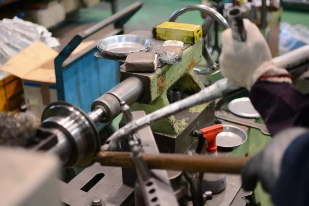 découvrez les avancées et opportunités de la fabrication dans l'espace, une révolution technologique qui transforme la production en orbite pour un futur innovant.