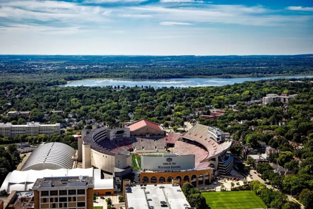 découvrez wisconsin lutheran, une organisation dédiée à l'enseignement et aux valeurs luthériennes au wisconsin. explorez nos programmes éducatifs et notre communauté engagée.