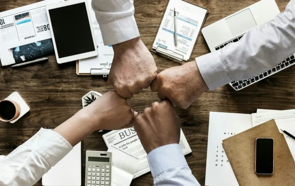 découvrez la collaboration exclusive aew, alliant innovation et passion pour offrir des expériences uniques aux fans de catch professionnel.