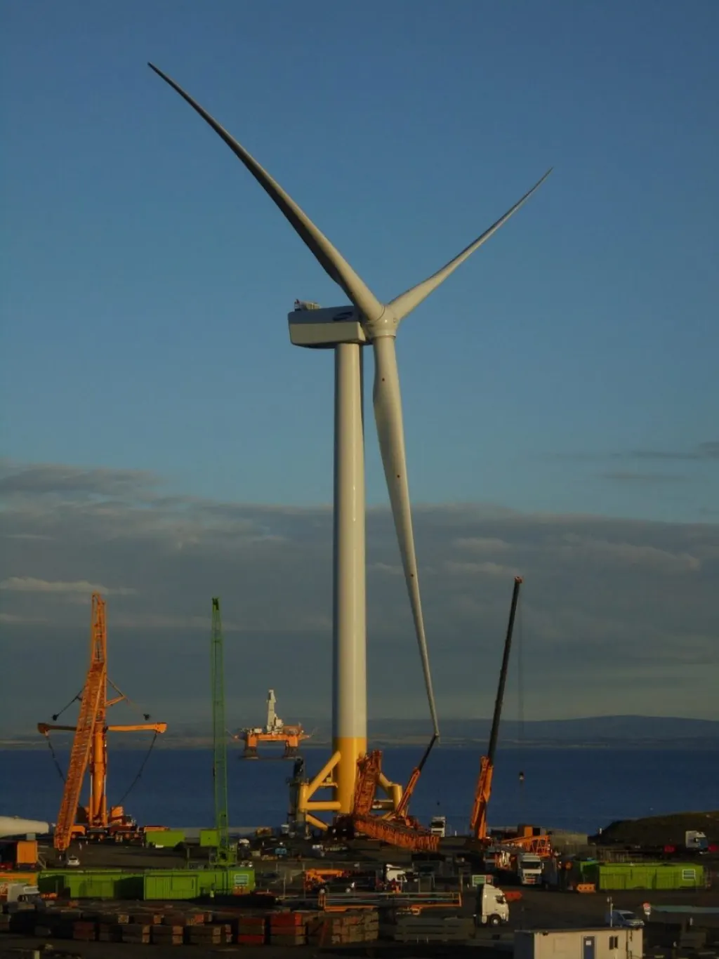 découvrez les détails de la poursuite judiciaire impliquant un développeur d'éoliennes offshore, ses enjeux et impacts sur le secteur de l'énergie renouvelable.