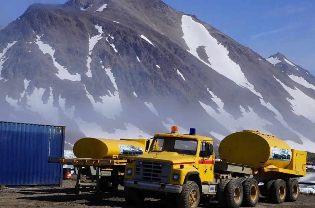 découvrez les causes et conséquences d'une explosion de camion-citerne, les mesures de sécurité essentielles et les conseils pour prévenir de tels accidents graves.
