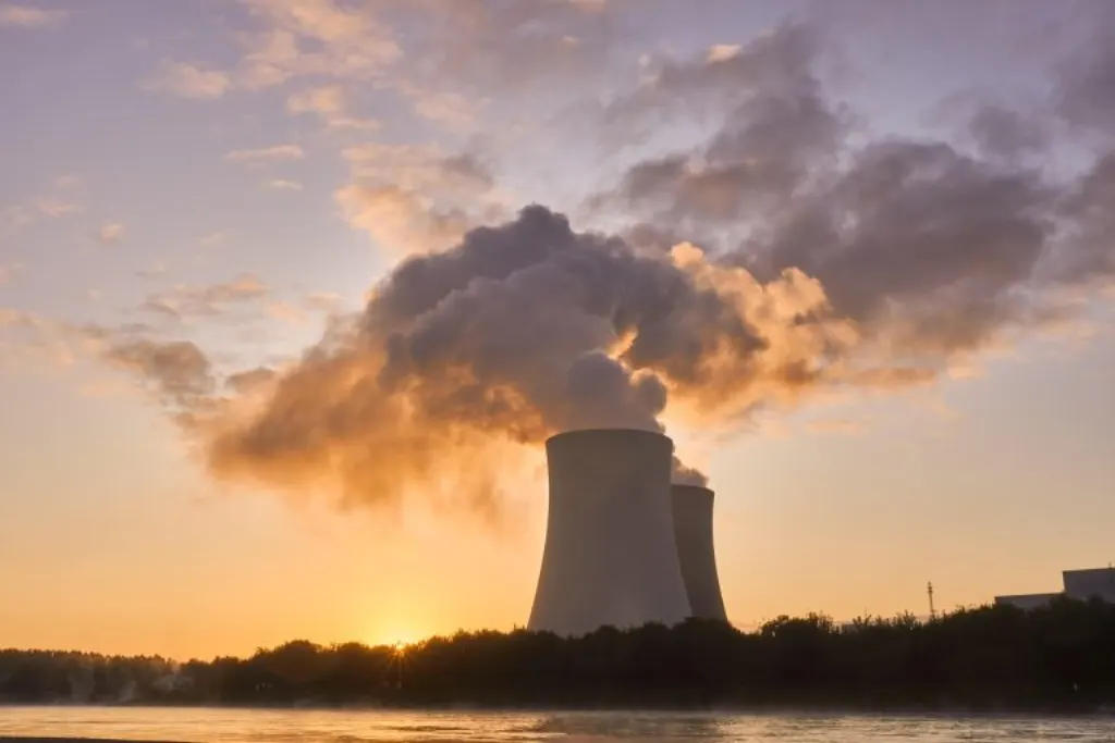 installation de tests pour le revêtement des réacteurs à fusion, garantissant la sécurité et l'efficacité des matériaux utilisés.