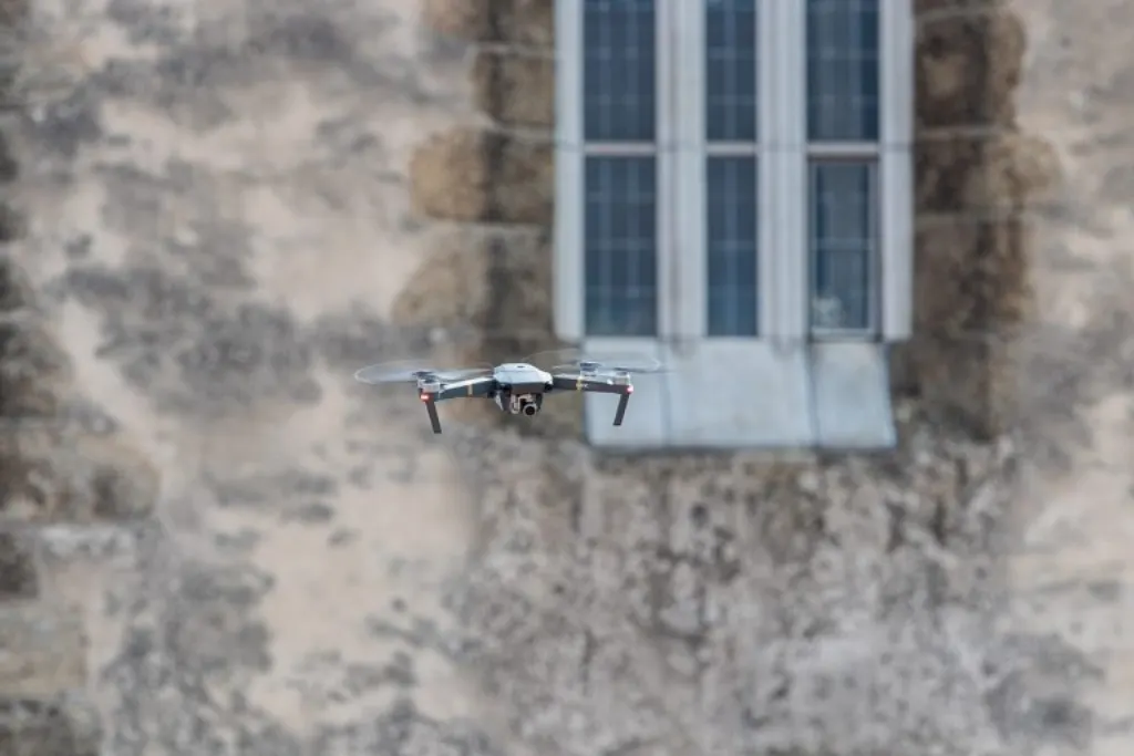 la demande ukrainienne pour des systèmes laser de ciblage pour drones miniatures augmente, répondant aux besoins stratégiques en surveillance et précision.