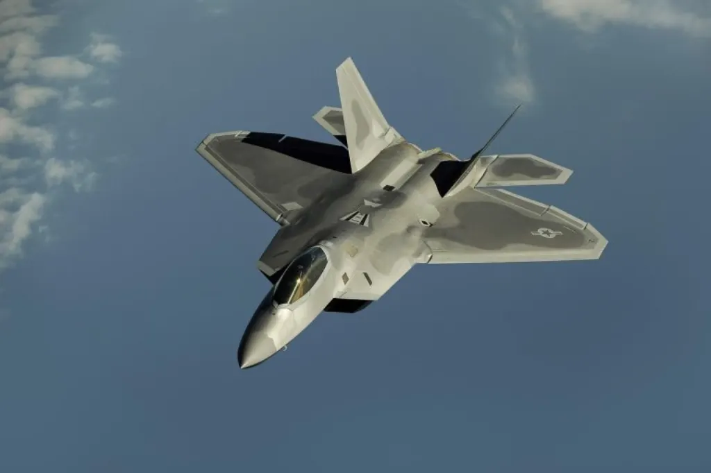 découvrez l'avion d'attaque innovant alliant technologie avancée et performance exceptionnelle pour des missions stratégiques efficaces.