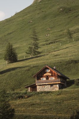 organisez un retreat d'entreprise inoubliable pour renforcer la cohésion d'équipe, stimuler la créativité et améliorer la communication au sein de votre organisation.