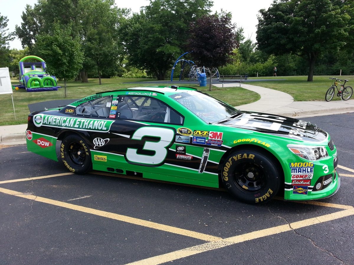 découvrez les processus et technologies clés de la production d'éthanol, un biocarburant renouvelable essentiel pour un avenir énergétique durable.