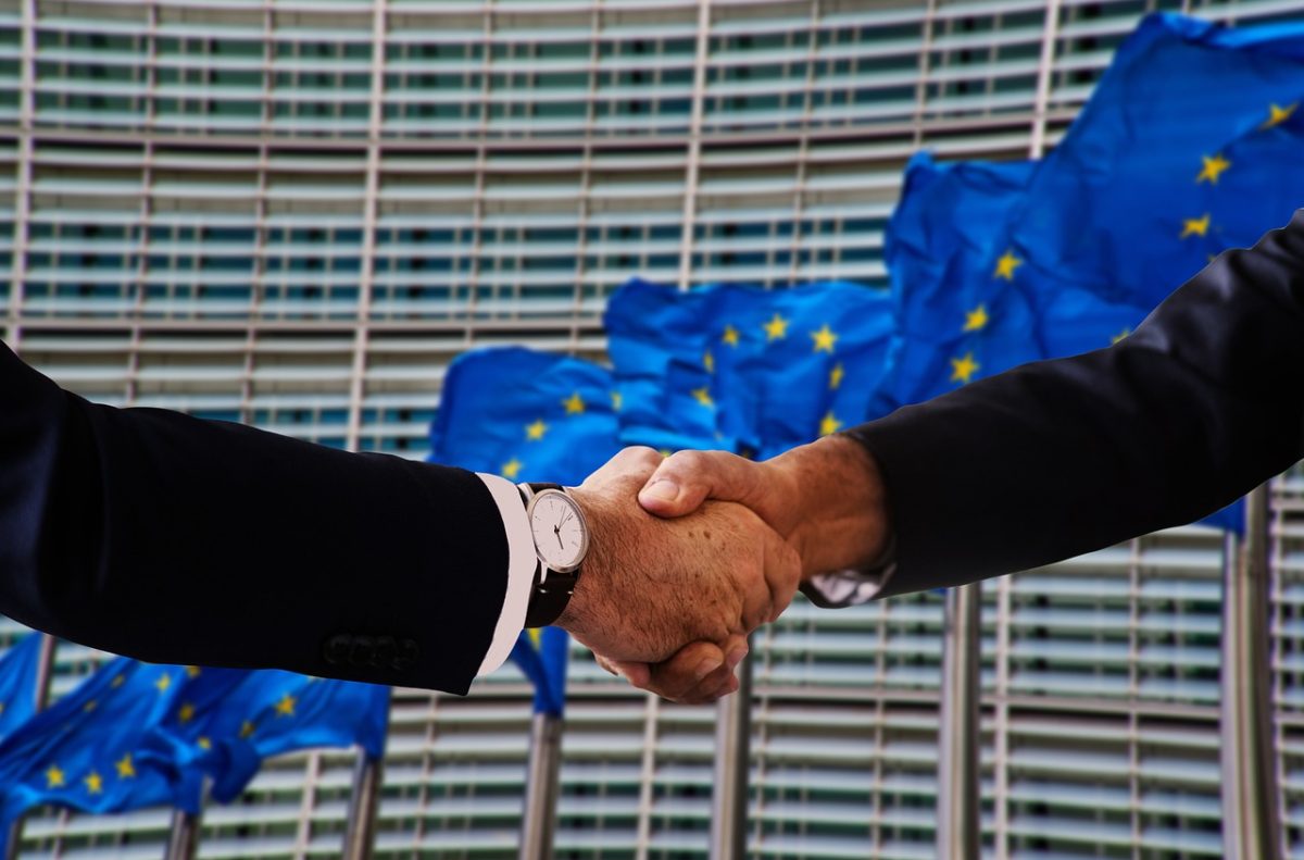 découvrez les meilleures stratégies et techniques de négociation pour réussir vos accords professionnels et personnels avec efficacité et confiance.