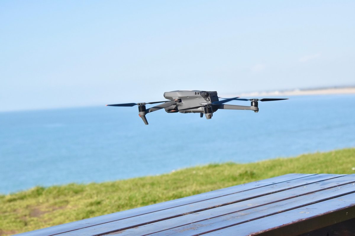 découvrez notre gamme de drones télécommandés performants et faciles à utiliser, parfaits pour les loisirs et la photographie aérienne.