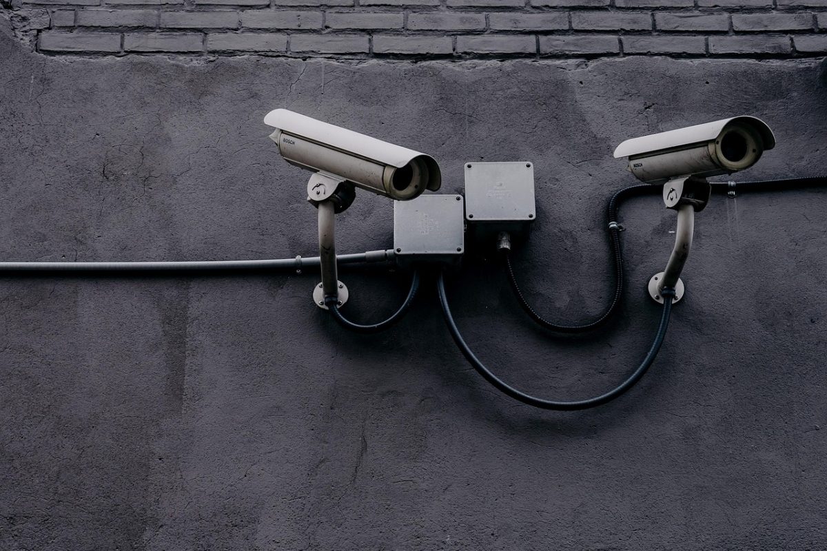 découvrez nos solutions de surveillance avancées pour assurer la sécurité et la protection de vos biens, avec des technologies innovantes et un suivi en temps réel.
