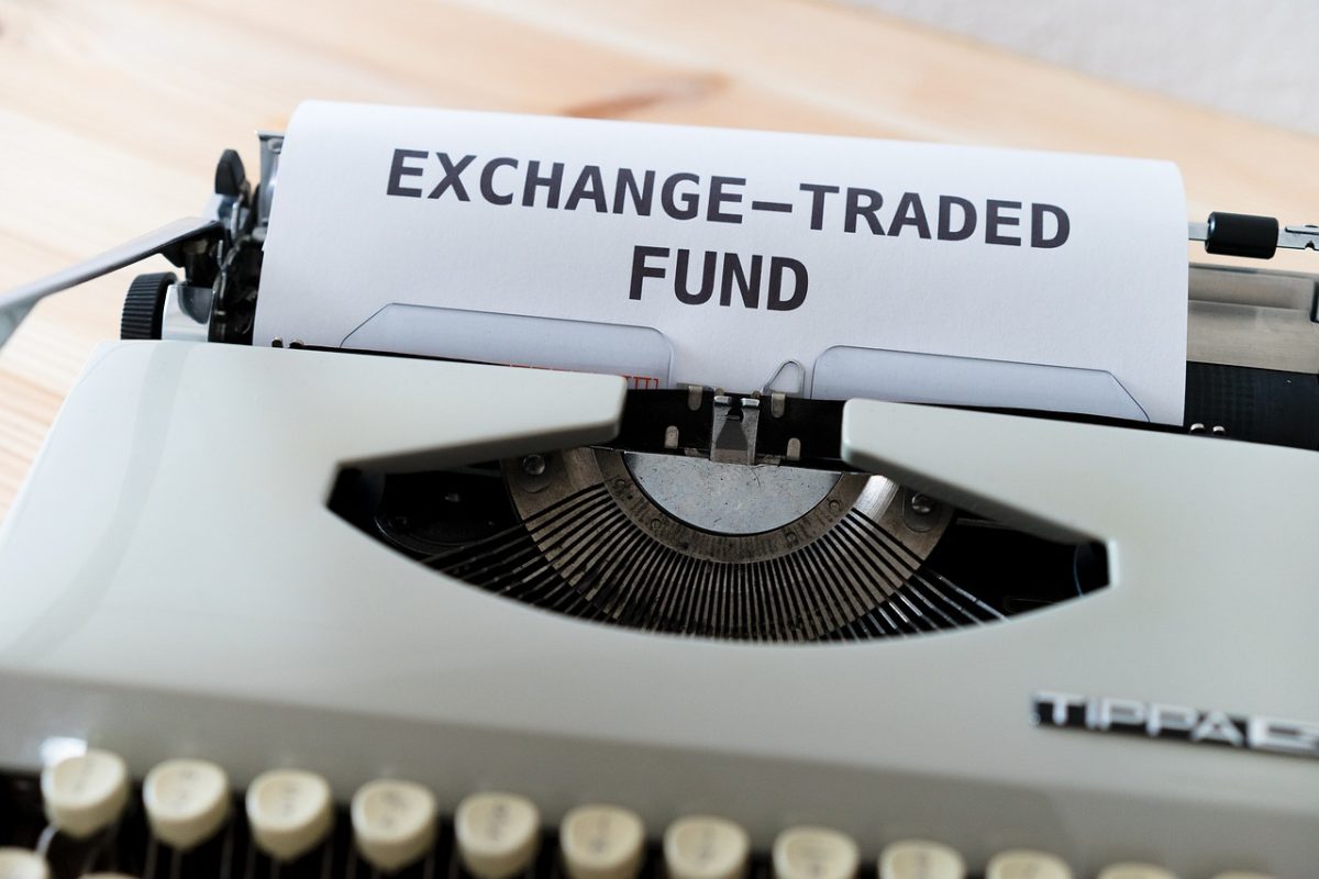 découvrez comment les etf vanguard surpassent leurs indices de référence grâce à une gestion efficace et des frais compétitifs, pour optimiser vos investissements.